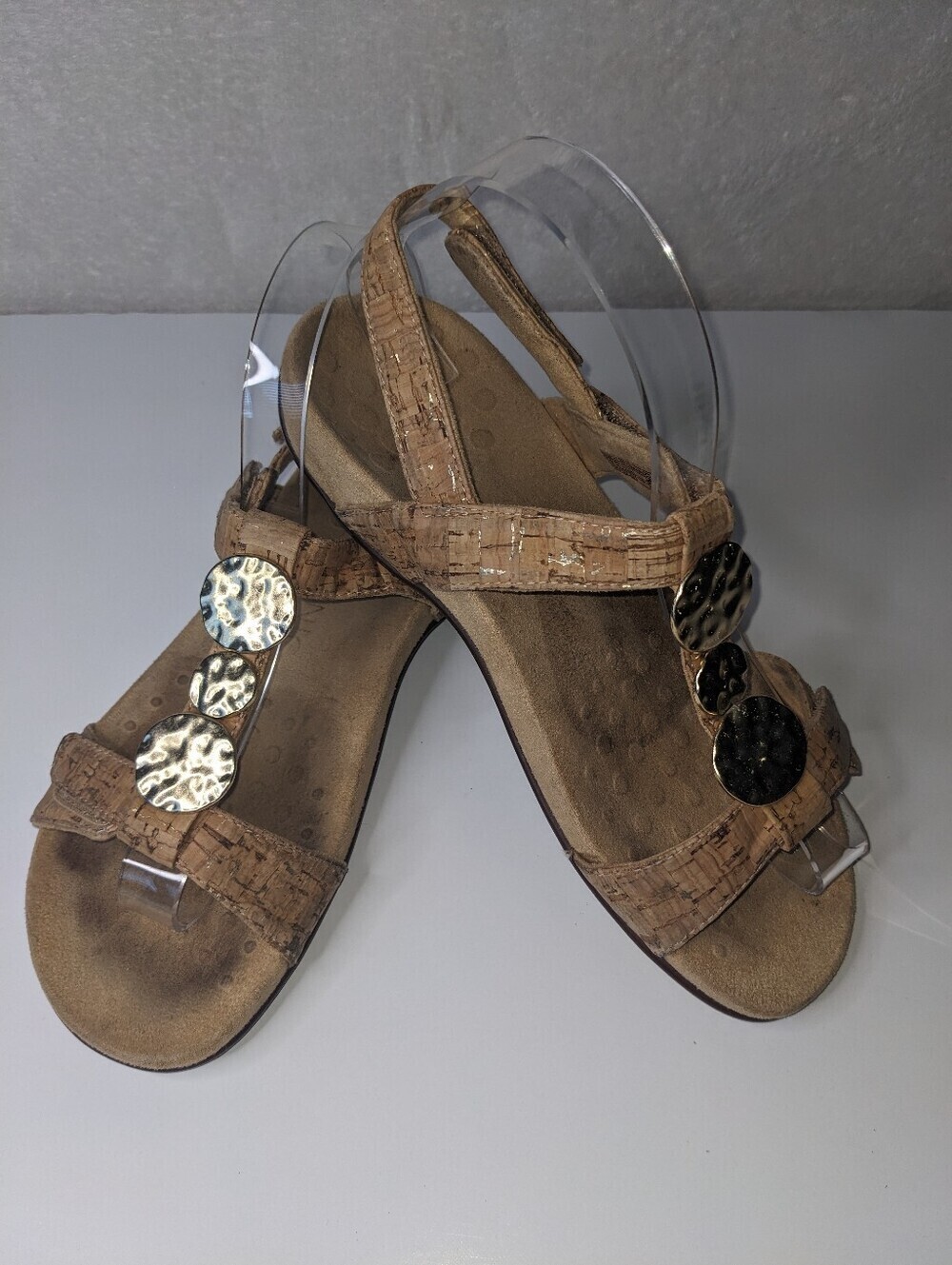 Vionic Tan Cork Slingback Sandals with Gold Discs Comfort Wear Size 6.5 Flaw - Picture 7 of 9